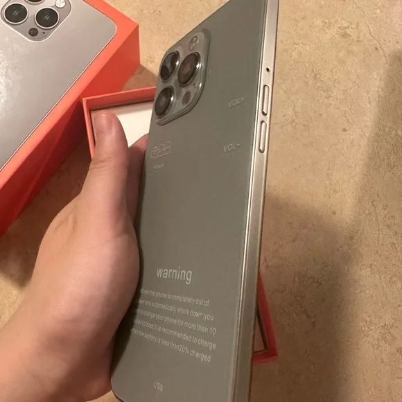 Brand new unlocked smartphone - Picture 6 of 11